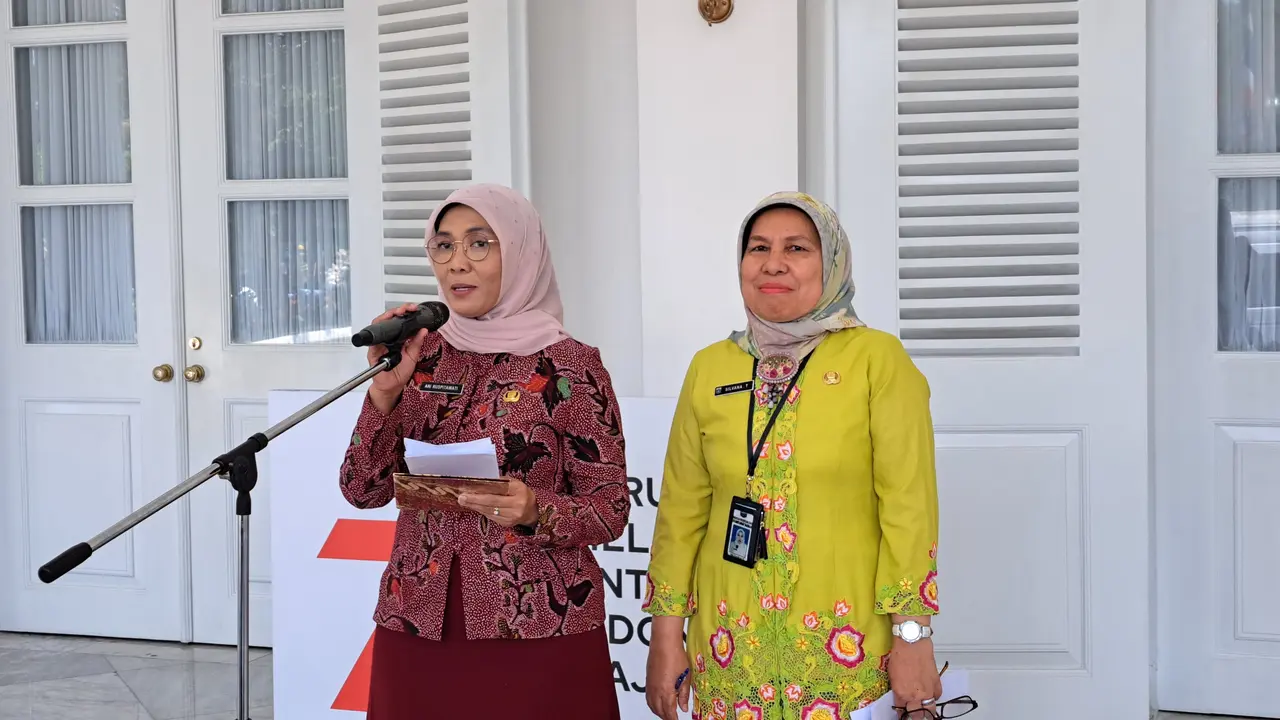 Jubir Satgas Pengendalian Pencemaran Udara (PPU) Pemprov DKI Jakarta Ani Ruspitawati (batik merah).