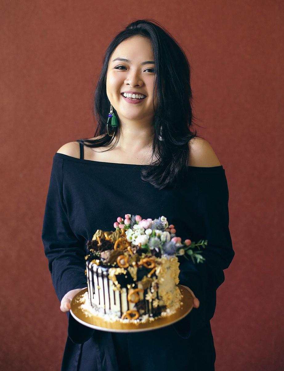 Berhiaskan Bunga Segar Cake Ini Lebih Mirip Karya Seni