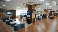 Suasana ruang pelayanan di Mal Pelayanan Publik, Jakarta, Rabu (11/10). Mal ini memiliki 328 jenis layanan dan perizinan, terdiri dari 296 Pemprov DKI dan 32 lainnya dari tujuh kementerian maupun lembaga non pemprov DKI. (Liputan6.com/Helmi Fithriansyah)