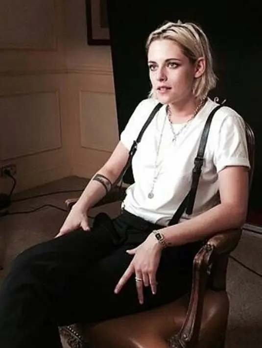 Dilansir dari Ace Showbiz, pengacara Stewart sudah menyampaikan ke publik untuk menghapus foto-foto panas tersebut dengan alasan  Undang-Undang Pelanggaran Hak Cipta.  (Instagram/kristenstewart)