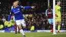 Pada menit ke-28, Wayne Rooney kembali menggetarkan gawang West Ham setelah memanfaatkan umpan manis dari Jonjoe Kenny. (AP/Peter Byrne)
