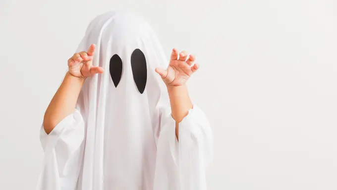 anak menyamar jadi hantu