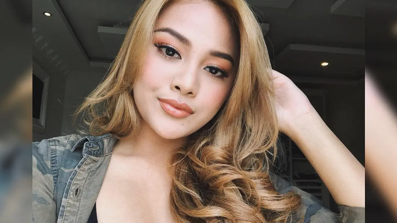 [Bintang] Semakin Dewasa, Ini 8 Foto Aurel Hermansyah dengan Rambut Baru