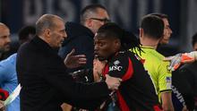 Penyerang AC Milan, Rafael Leao, tampak kesal ketika ditarik keluar saat bersua Lazio pada laga pekan ke-29 Serie A di Stadio Olimpico, Roma, Senin (16/03/2026) dini hari WIB. (AFP/Alberto PIZZOLI)