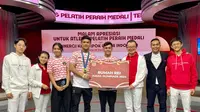 Asosiasi pengembang tertua dan terbesar di Tanah Air, Realestat Indonesia (REI) memberikan apresiasi berupa rumah atas prestasi yang ditorehkan tiga atlet nasional peraih medali Olimpiade Paris 2024. Ketiganya yakni Veddriq Leonardo, Rizki Juniansyah dan Gregoria Mariska Tunjung.