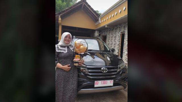Kisah Wanita 3 Tahun Menabung di Botol Bekas, Akhirnya Bisa Beli Mobil