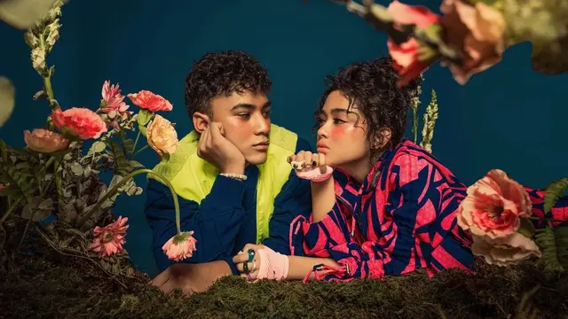 7 Gaya Pemotretan Terbaru Aqeela Calista dan Emyr Razan Ini Bikin Baper