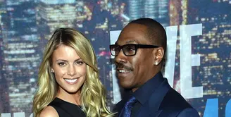 Komedian Eddie Murphy akan dikaruniai anak kesembilan dari sang kekasih, Paige Butcher. Anak pertama dari model cantik ini diperkirakan akan lahir pada bulan Mei 2016 mendatang. (AFP/Bintang.com)