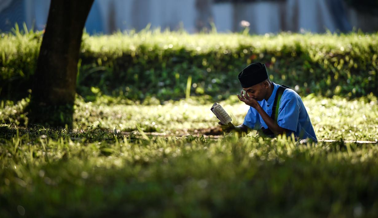 Foto 15 Tahun Tsunami Aceh Warga Panjatkan Doa Di Kuburan Massal