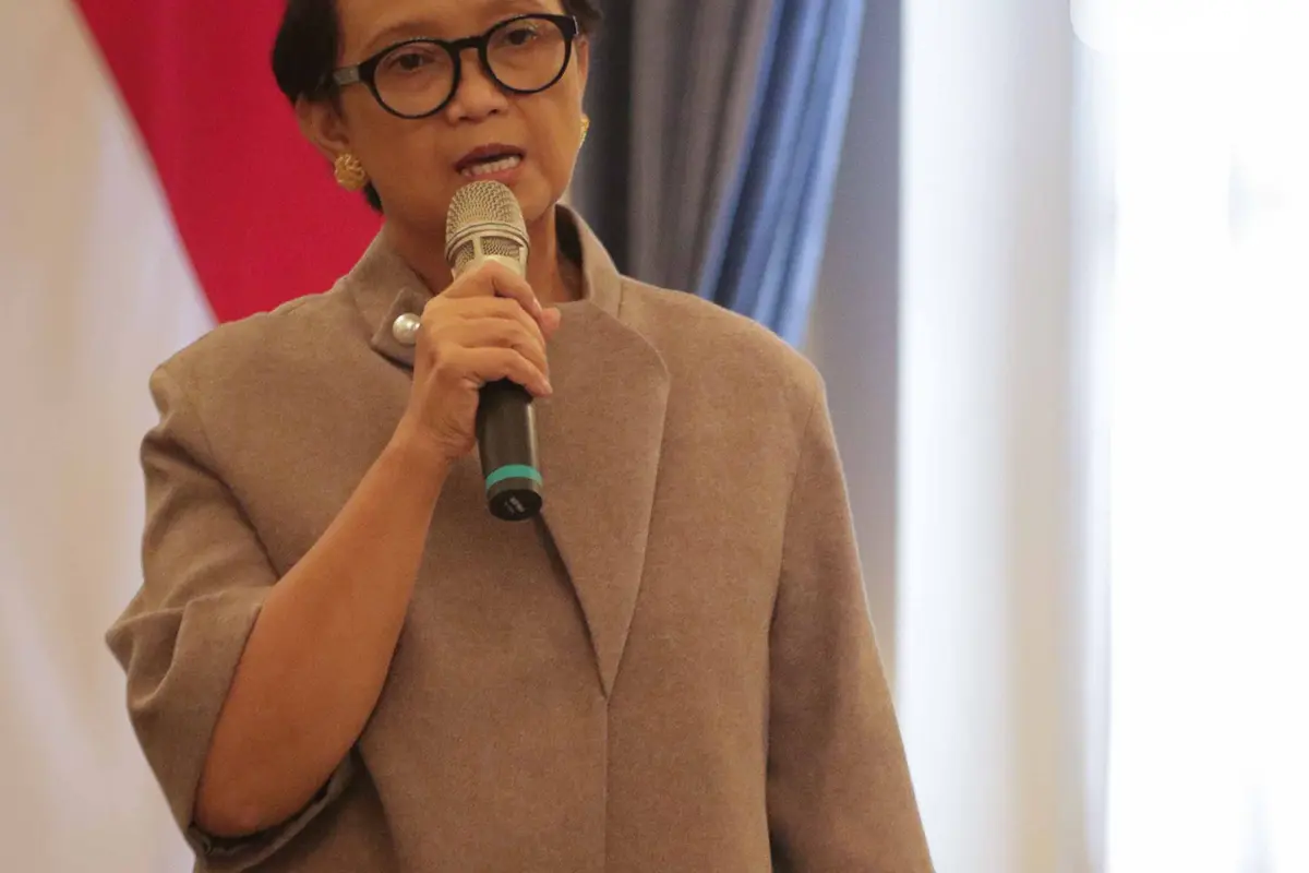 Menlu Retno Serahkan WNI Sandera Abu Sayyaf ke Keluarga