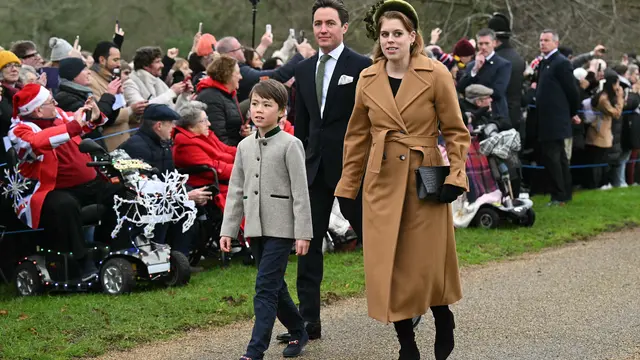 Kate Middleton Tampil Serba Hijau Zamrud di Acara Natal Kerajaan Inggris, Sosok Putri Charlotte Curi Perhatian