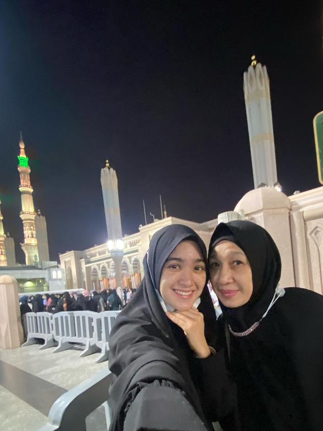 Cut Syifa Unggah Foto Bareng Ibu, Netter Tag Para Calon Mantu