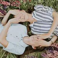 Ilustrasi kakak adik perempuan. (Photo by Daiga Ellaby on Unsplash)