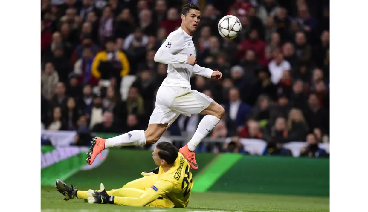 Cristiano Ronaldo mencetak satu gol saat timnya menang melawan AS Roma pada leg kedua babak 16 besar liga Champions di Stadion Santiago Bernabeu, Madrid, (AFP/Javier Soriano)