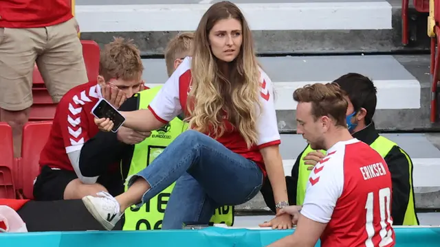 Foto Piala Eropa: Momen Mengharukan Simon Kjaer Menenangkan Istri Christian Eriksen Setelah Suaminya Sempat Kolaps di Laga Euro 2020