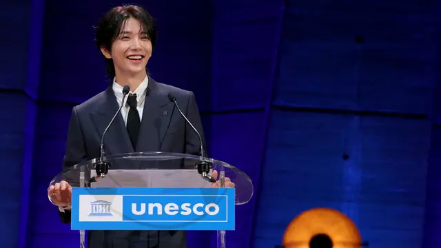 Joshua Hong atau Joshua Seventeen berpidato di Unesco. (Thomas SAMSON / AFP)