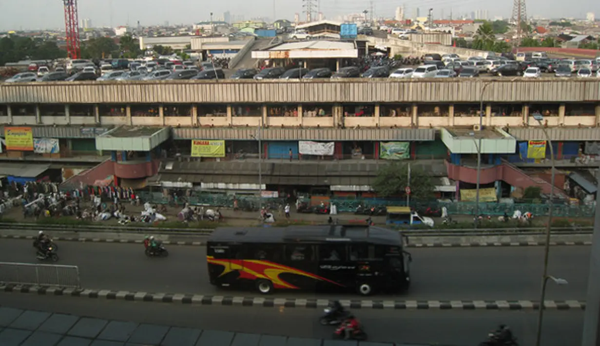 Kawasan sekitar pasar Senen merupakan kawasan berkumpulnya para intelektual muda serta para pejuang bawah tanah dari Stovia. (tropenmuseum.nl)