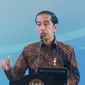 Presiden Jokowi di acara Sarasehan 100 Ekonom Indonesia "Normalisasi Kebijakan Menuju Pemulihan Ekonomi Indonesia". Presiden Joko Widodo (Jokowi) mengaku tak menyesal saat memutuskan untuk tidak melakukan lockdown pada saat awal Covid-19 menghampiri di Indonesia.