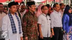 Ketua KPU Provinsi DKI Jakarta Soemarno (kiri), Ketua DKPP Jimly Asshiddiqie (kedua kanan) hadir dalam  launching pemilihan Gubernur dan Wakil Gubernur 2017 di Jakarta, Minggu (18/9). (Liputan6.com/Faizal Fanani)