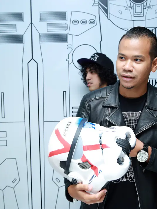 Sebagai penggemar berat Star Wars, keenam personil Nidji juga berkesempatan membuat desain Stormtrooper sendiri. (Deki Prayoga/Bintang.com)
