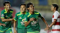 Ady Setiawan. Pemain Persebaya Surabaya berusia 26 tahun ini mulai dikenal sebagai gelandang jangkar saat memperkuat Martapura FC di Liga 2 tahun 2016. Berikutnya ia pernah memperkuat Barito Putera dan Persela sebelum bergabung dengan Persebaya jelang Piala Menpora. (Bola.com/M Iqbal Ichsan)