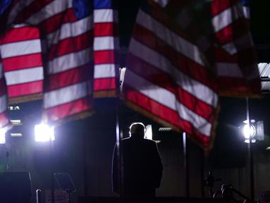 Presiden Donald Trump selesai berbicara dalam rapat umum kampanye di Mosinee, Wis., Kamis (17/9/2020). (AP Photo / Evan Vucci)