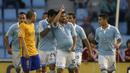 Pemain Celta Vigo, Nolito (C) merayakan gol setelah timnya menang 4-1 melawan Barcelona di Stadion Balaidos,  Vigo. (23/9/2015). (AFP Photo/Miguel Riopa)