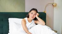 Kurang tidur bisa mempercepat proses penuaan kulit sebab sistem regenerasi kulit terganggu. (Foto/Dok: freepik.com/benzoix)