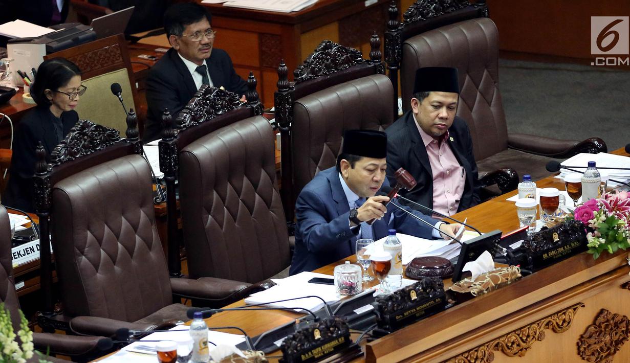 Pimpinan Sidang Setya Novanto bersama Fahri Hamzah memimpin Rapat Paripurna Pengambilan Keputusan RUU Pemilu, di Gedung Nusantara II, Komplek Parlemen, Senayan, Jakarta, Jumat (21/7). (Liputan6.com/Johan Tallo)