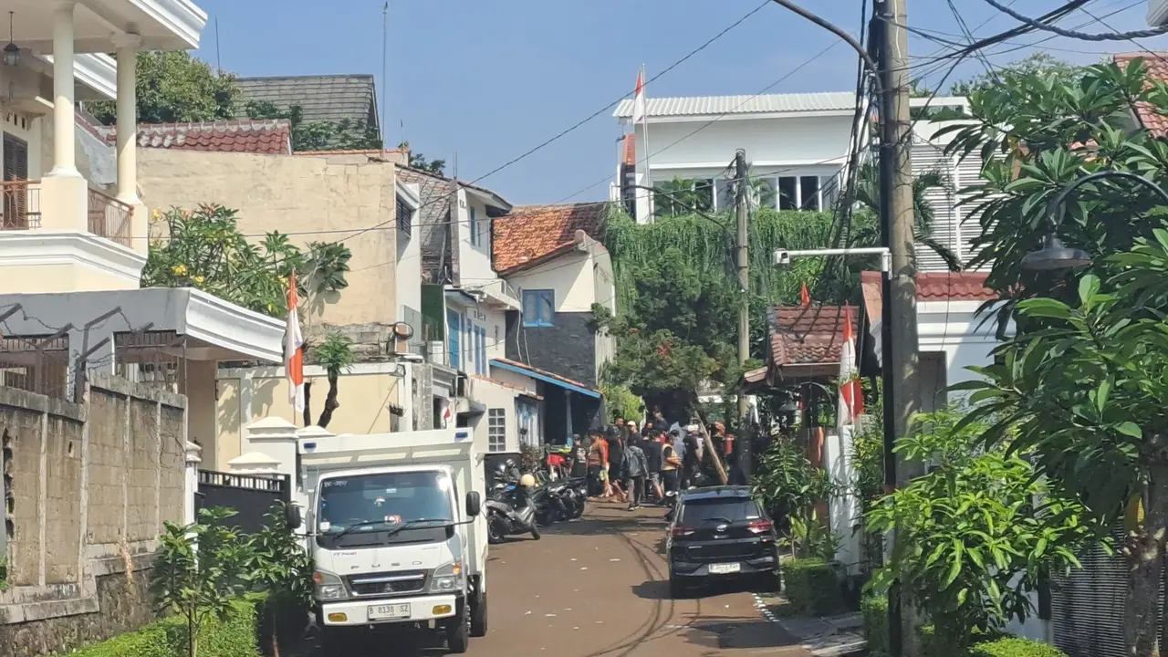 Rumah Menkeu Sri Mulyani dijaga ketat TNI usai dijarah massa.