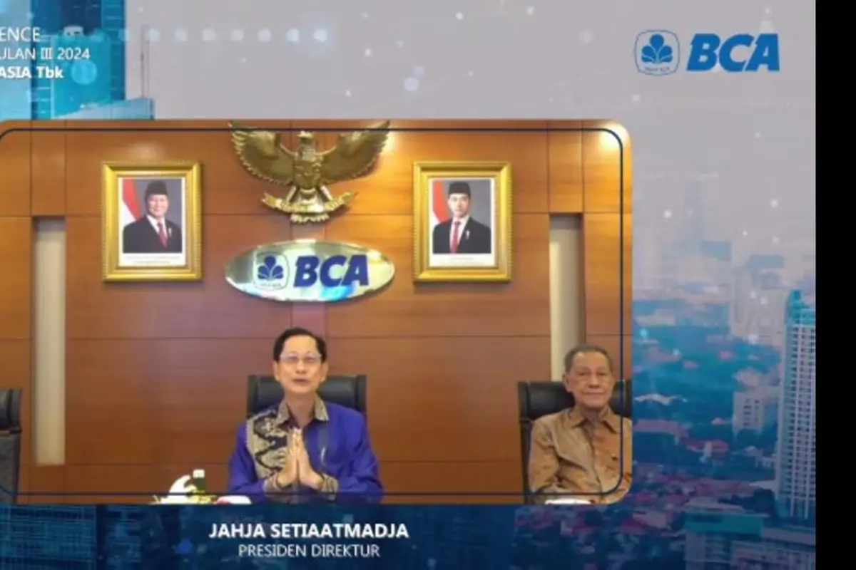 Presiden Direktur PT Bank Central Asia Tbk Jahja Setiaatmadja dalam konferensi pers Kinerja kuartal III-2024 BCA, Rabu (23/10/2024). (Tira/Liputan6.com)