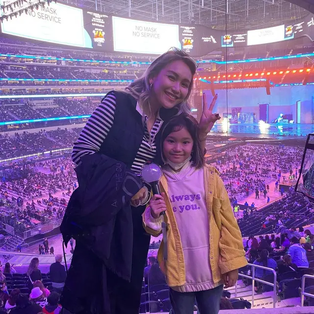 Ayu Ting Ting Nonton Konser BTS di Amerika (Foto: Instagram/@ayutingting92)