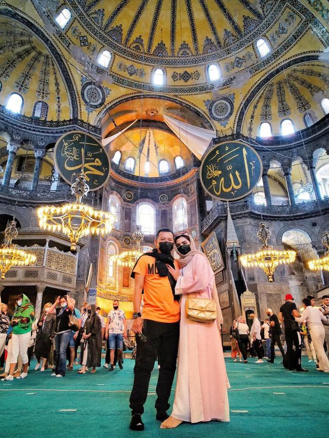 7 Potret Ashanty dan Keluarga saat Berada di Turki, Liburan Sekaligus Berobat