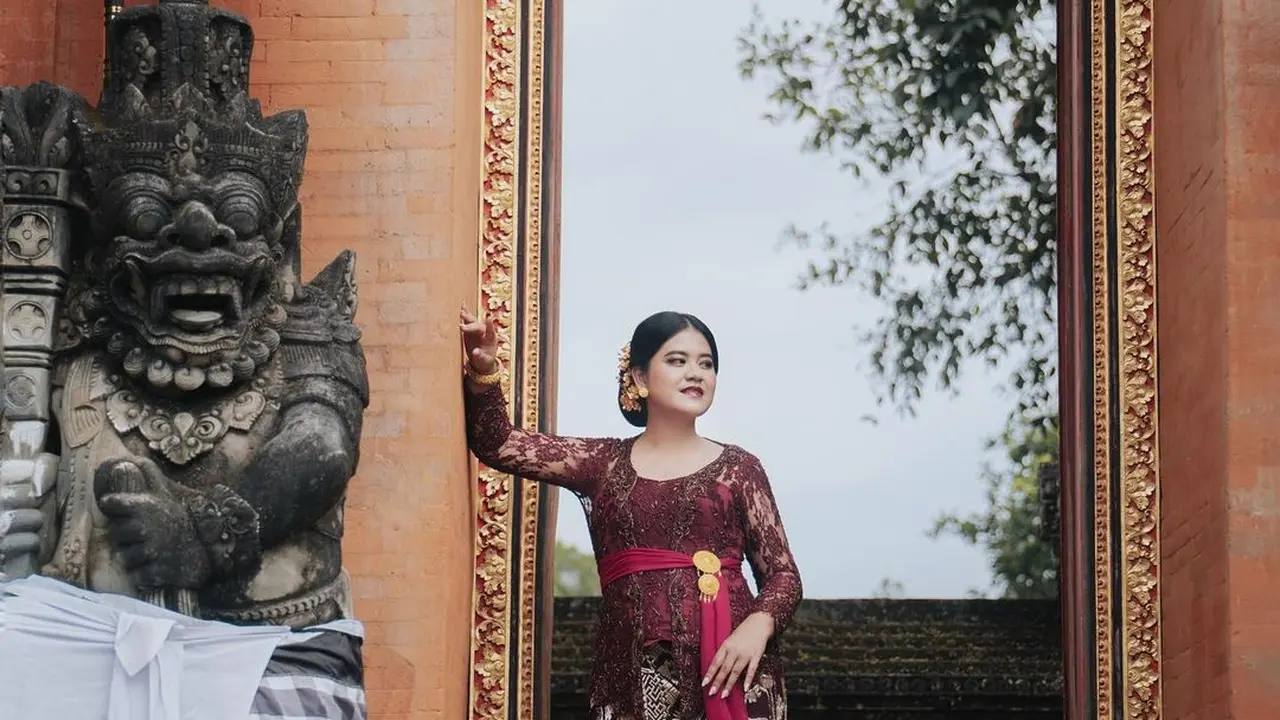 Potret Kahiyang Ayu Ucapkan Selamat Hari Raya Nyepi, Cantik dengan Kebaya Bali Diduplikasi Kedua Buah Hati