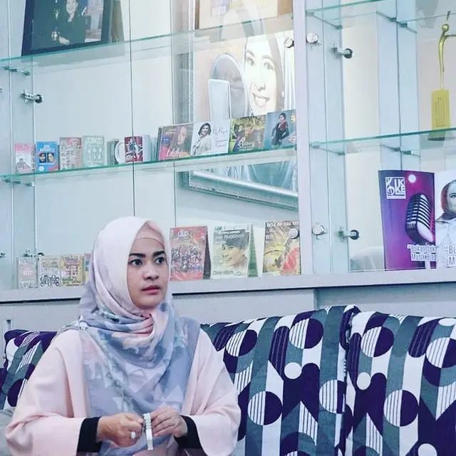 Punya Cita-Cita Jadi Guru, Ini 7 Potret Sekolah Dangdut Ikke Nurjanah