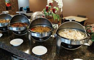 Ilustrasi Prasmanan. (Foto: Edwin Petrus/Unsplash)