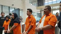 Para tersangka kasus prostitusi di kawasan Puncak, Bogor ditampilkan di Mabes Polri. (Liputan6.com/Ady Anugrahadi)