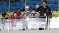 Ketua umum PSSI, Erick Thohir hadir langsung dalam laga Timnas Indonesia Vs Timnas Burundi di Stadion Patriot Candrabhaga, Bekasi, Jawa Barat, Sabtu (25/3/2023) malam WIB. (Bola.com/Bagaskara Lazuardi)