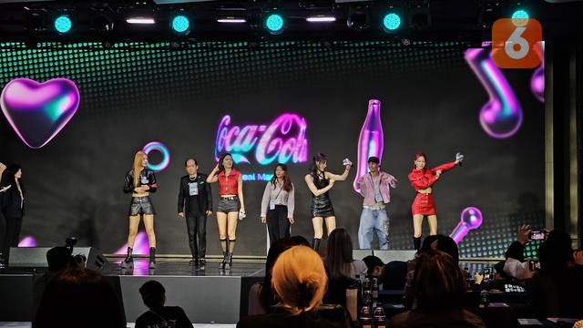Tiga Orang Beruntung Nge-Dance Bareng ITZY di Peluncuran 'Coca-Cola K-Wave Zero Sugar' pada Selasa, 20 Februari 2024 (Foto: Aditya Eka Prawira/Liputan6.com/Seoul)