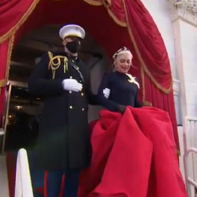 Lady Gaga Nyanyikan Lagu Kebangsaan Amerika Serikat Di Pelantikan Joe Biden Global Liputan6 Com