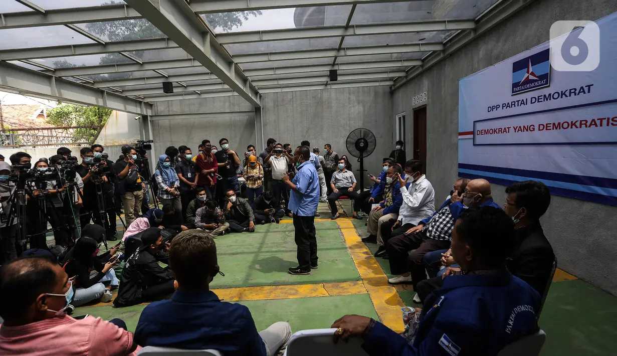 Suasana keterangan pers terkait urgensi KLB Sibolangit di Jakarta, Kamis (11/3/2021). Dalam keterangannya Jhonny mengatakan pengurus versi KLB akan melaporkan AHY ke kepolisian atas dugaan pemalsuan mukadimah AD/ART partai. (Liputan6.com/Johan Tallo)