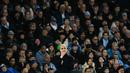 Ini kekalahan kelima Man City secara beruntun. Momen ini juga menjadi yang pertama bagi Pep Guardiola kalah dalam lima laga berturut-turut dalam karier kepelatihannya. (AFP/Paul Ellis)