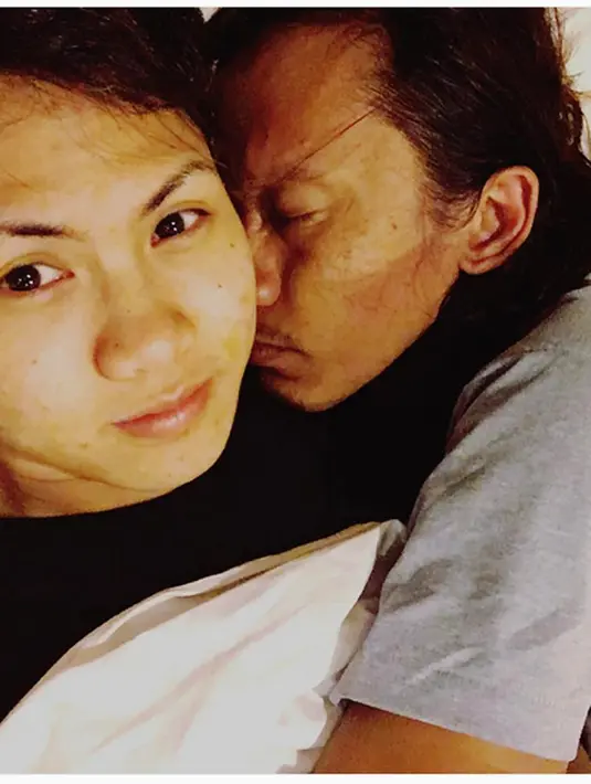 Seperti terlihat, Aming terlihat kemayu sedangkan istrinya, Evelyn terlihat lebih tomboi. Ditambah lagi juga mengenai bodi istrinya seperti laki-laki. (dok. Instagram)