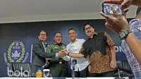 Ketum PSSI, Edy Rahmayadi berfoto bersama usai Sosialisasi Liga 1 Indonesia di Gedung Kostrad, Jakarta, Kamis (16/3/2017). Liga 1 Indonesia akan bergulir pada tanggal 15 April