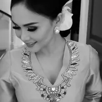 Sejak resmi bercerai dengan Henry Siahaan pada 2008 silam, Yuni Shara beberapa kali dikaitkan dengan beberapa pria. Kabar terbaru, ia dikabarkan menjalin kasih dengan mantan suami Wanda Hamidah, Chiko Hakim. (Instagram/yunishara36)