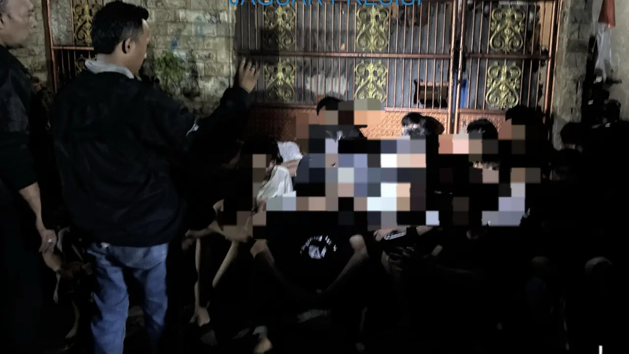 Tim Jaguar Presisi Polres Metro Depok saat menganakan sejumlah remaja terindikasi akan melakukan tawuran di wilayah Pancoran Mas, Depok. (Istimewa)