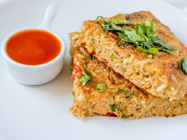 Cara Membuat Pizza Mie Goreng Teflon Lifestyle Fimela Com