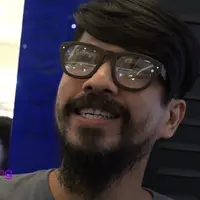 Potong rambut, pelihara jenggot dan kumis membuat Aryo Wahab tidak dikenali oleh beberapa orang. Selain itu, pro dan kontra pun hadir saat Aryo memutuskan untuk memotong rambutnya.