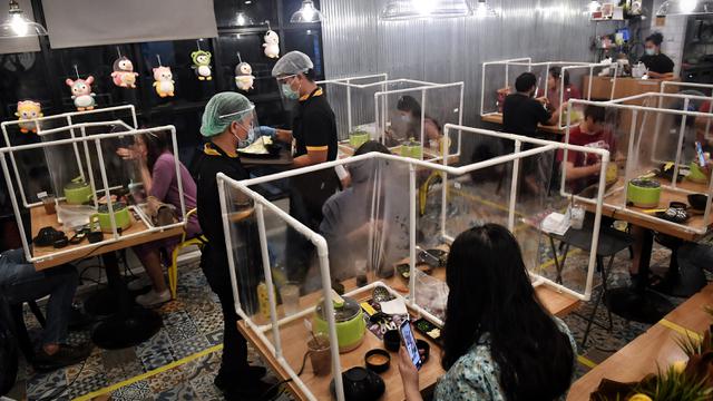 Restoran di Bangkok untuk Jaga Jarak Aman Antar Pengunjung