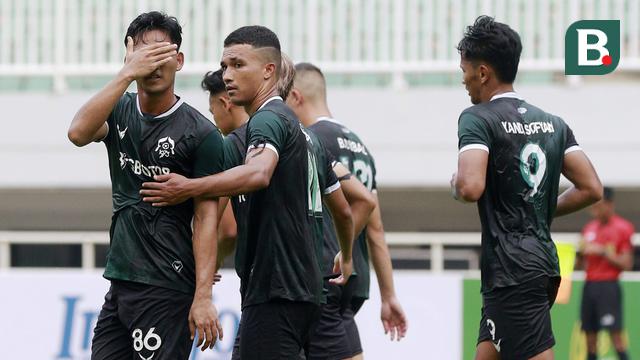 Foto: David da Silva Borong 2 Gol, Persib Bandung Bungkam Persikabo 1973 di Laga Uji Coba